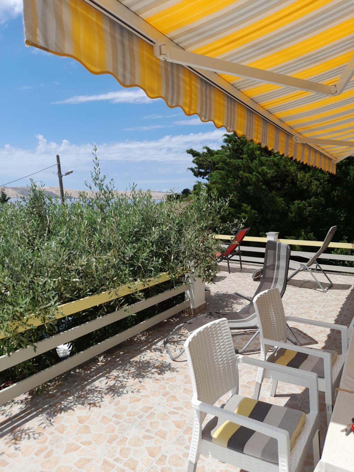 Apartment Milka By The Sea Karlobag Kültér fotó