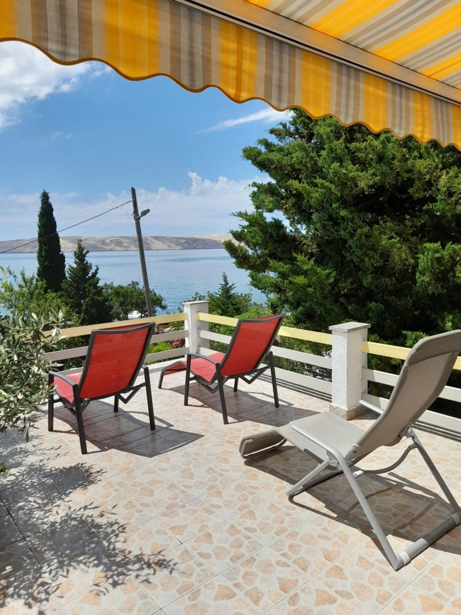 Apartment Milka By The Sea Karlobag Kültér fotó