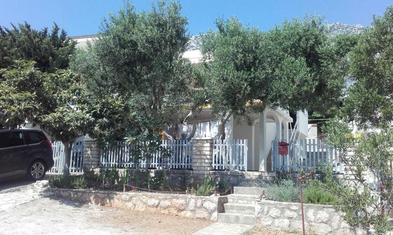 Apartment Milka By The Sea Karlobag Kültér fotó